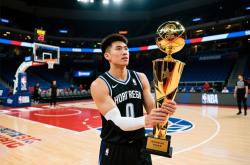 冠军赛前热身赛：谁的表现最亮眼？