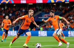 荷兰队在激战中取胜，成功晋级欧洲杯