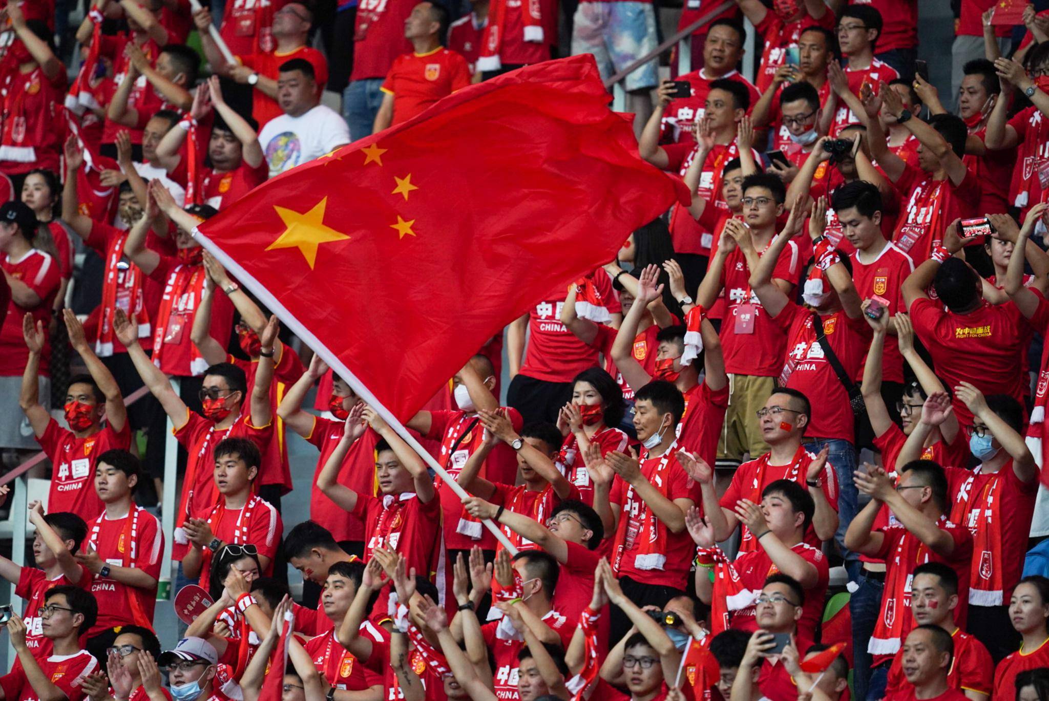开云体育官网-国内足球联赛竞争激烈，各队实力角逐(国内足球联赛竞争激烈,各队实力角逐分析)