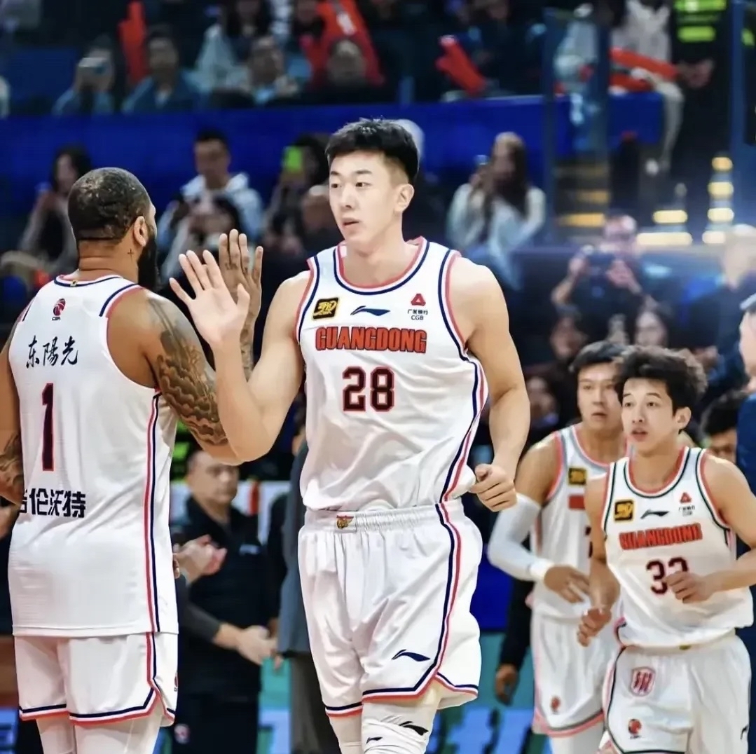 开云体育网站-黄荣奇15分广东胜福建孙铭徽16+18广厦胜四川