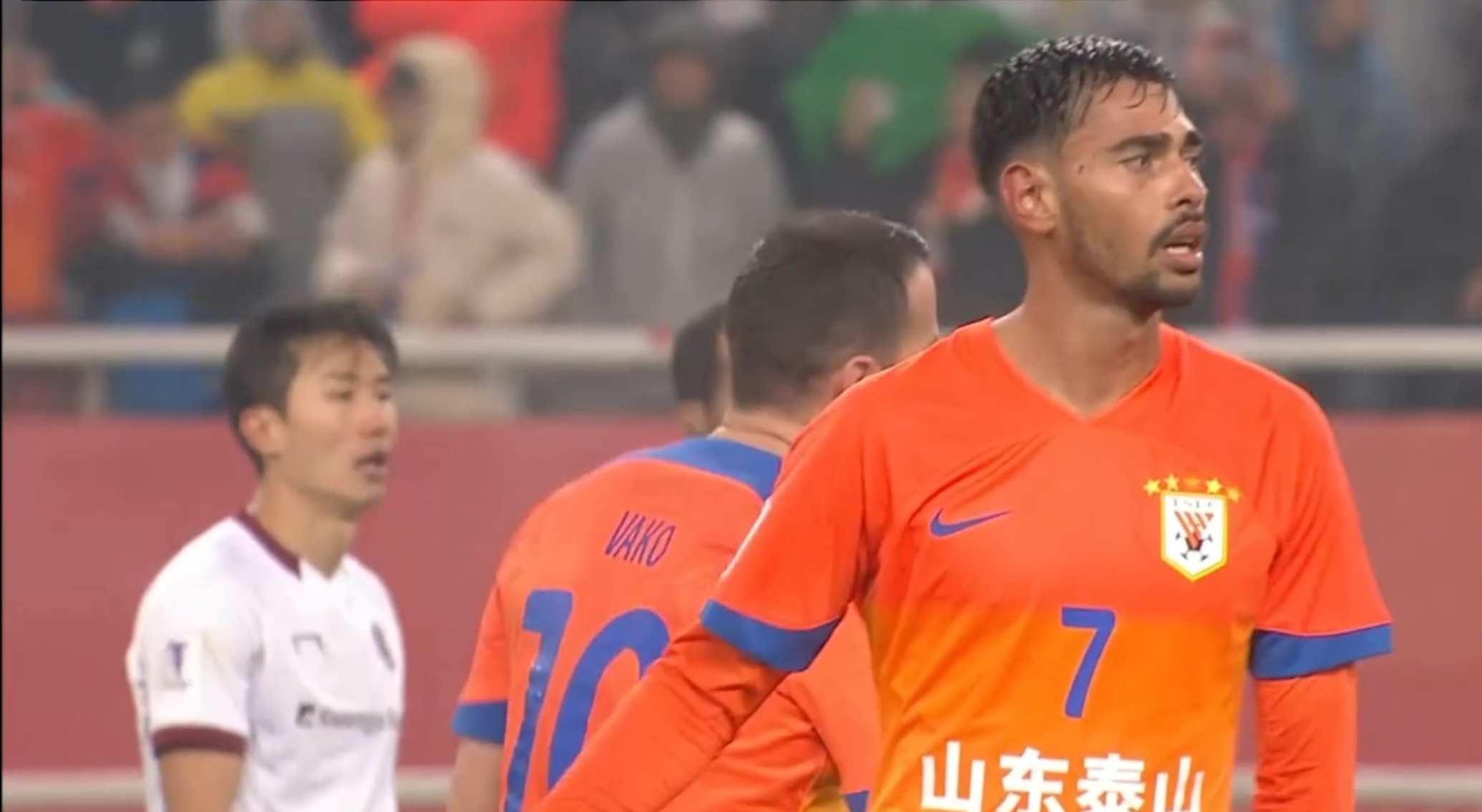 中超红牌！山东泰山队3-1胜武汉三镇！克雷桑进球无效！泽卡两球