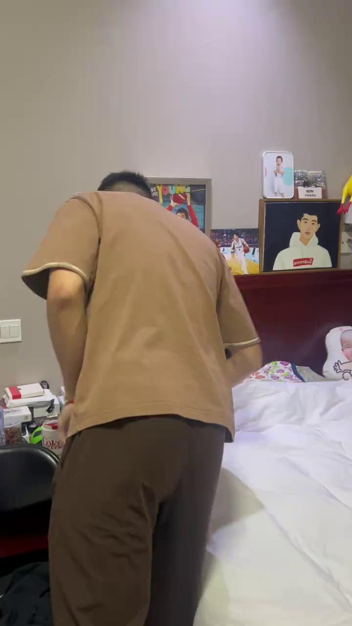 关于方硕更新社媒Vlog：只是吃个汉堡，又给我整花活的信息