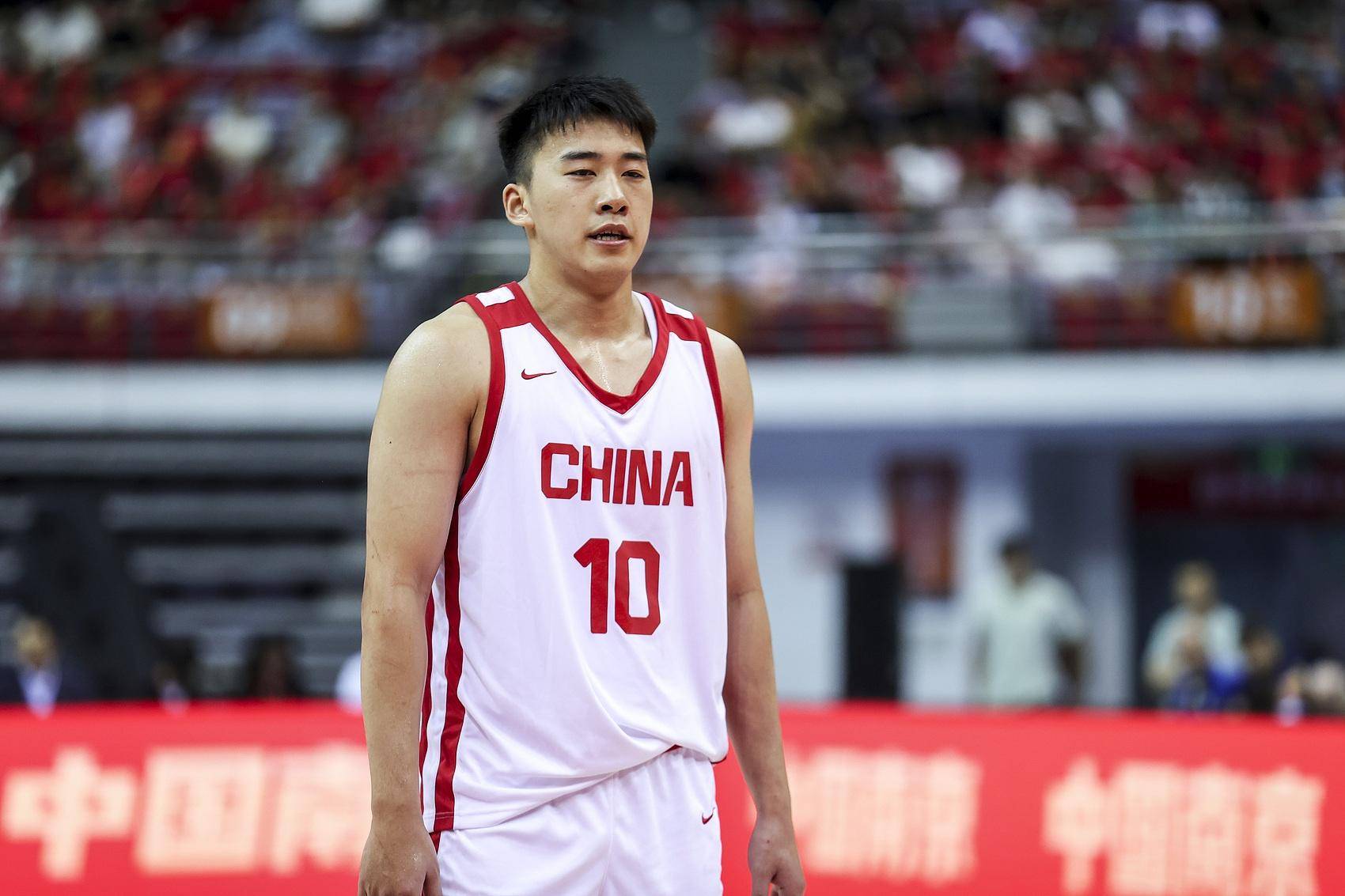 开云体育官网-天津男篮惊险击败对手，喜获开门红